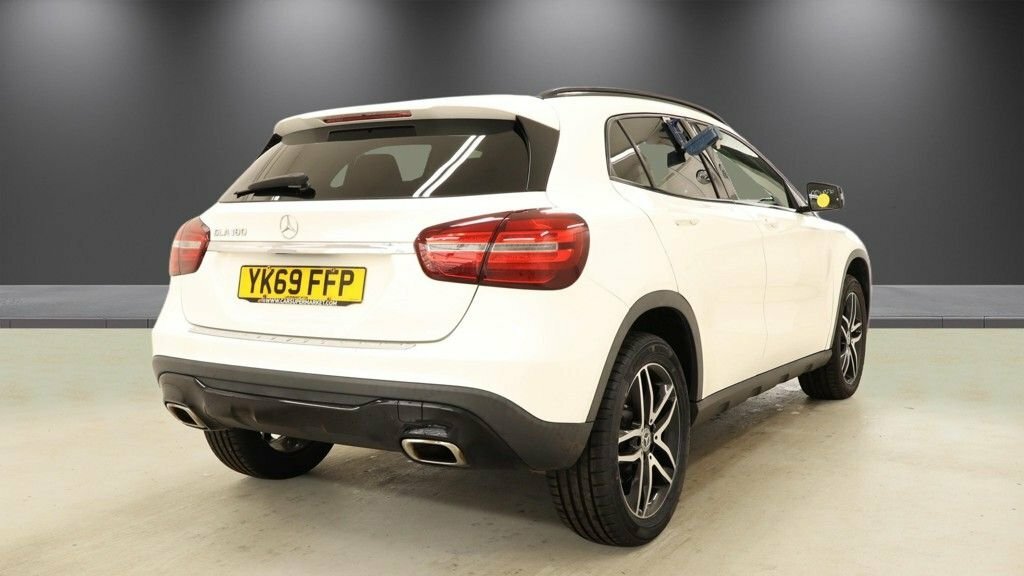 Mercedes-Benz GLA Class 1.6L Urban Edition White #4