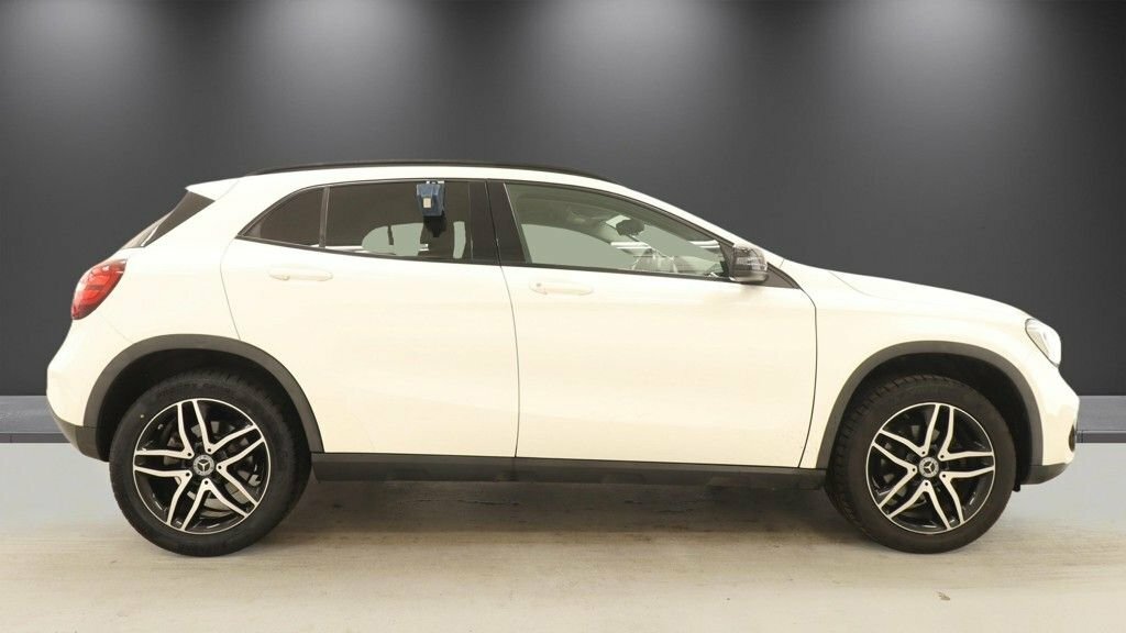 Mercedes-Benz GLA Class 1.6L Urban Edition White #5