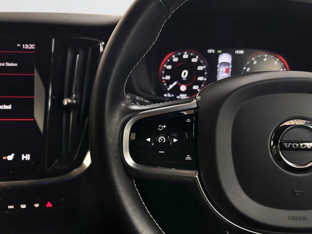 Volvo V60 D4 R-design Plus White #15