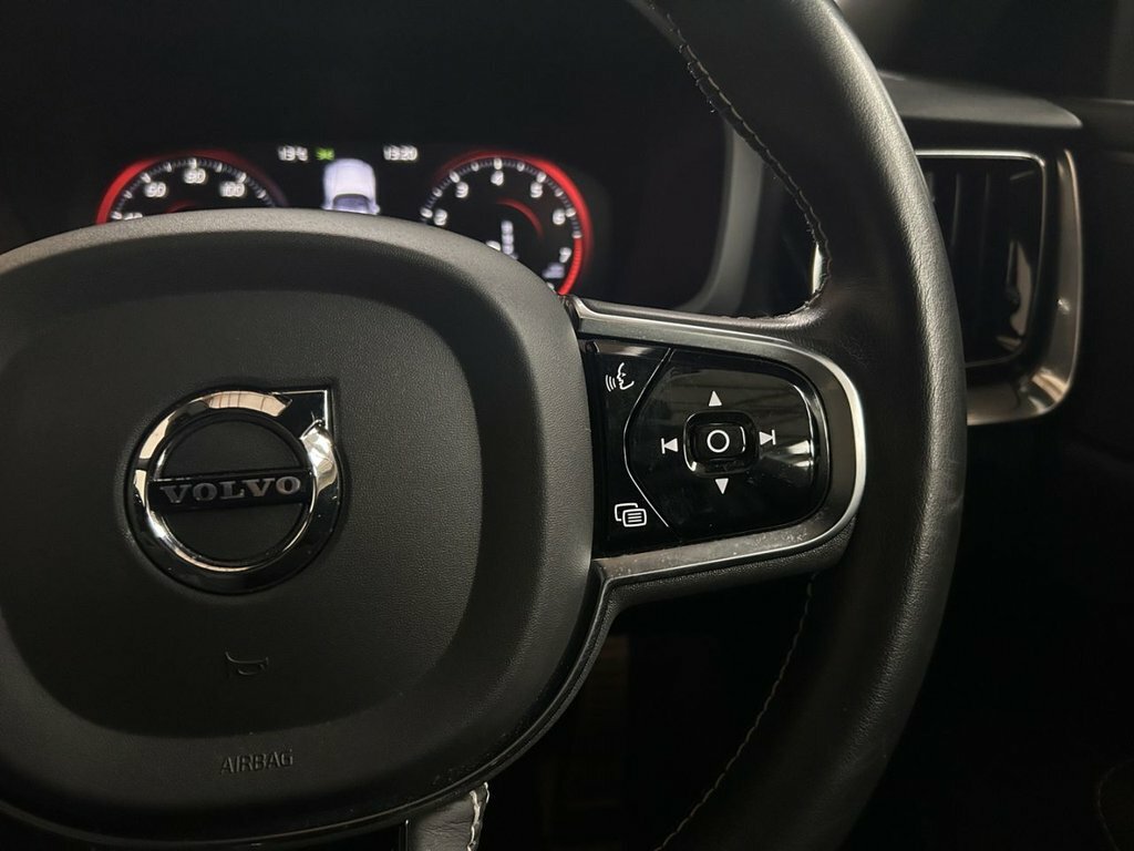 Volvo V60 D4 R-design Plus White #17