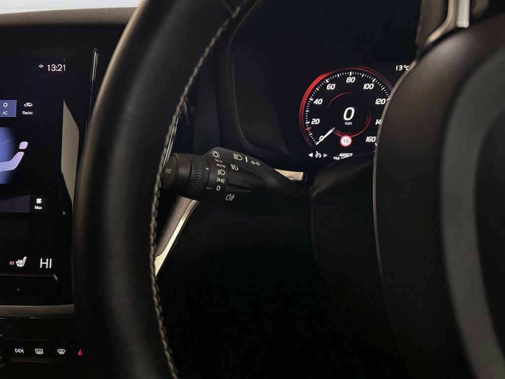 Volvo V60 D4 R-design Plus White #18
