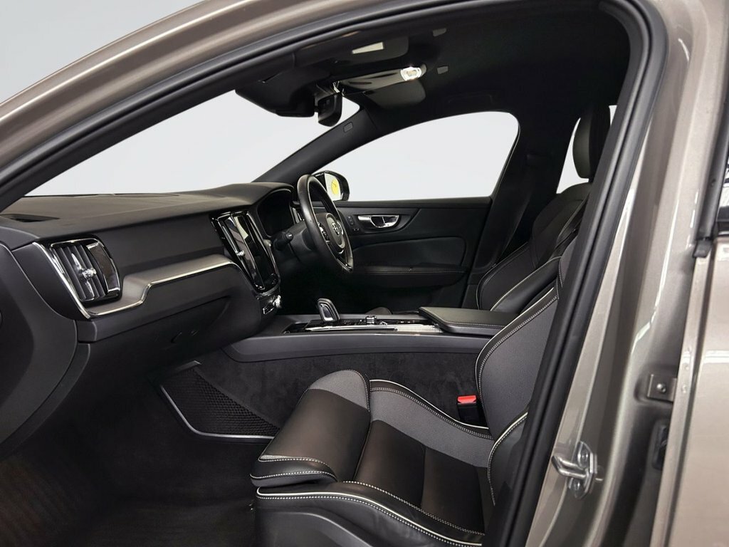 Volvo V60 D4 R-design Plus White #11