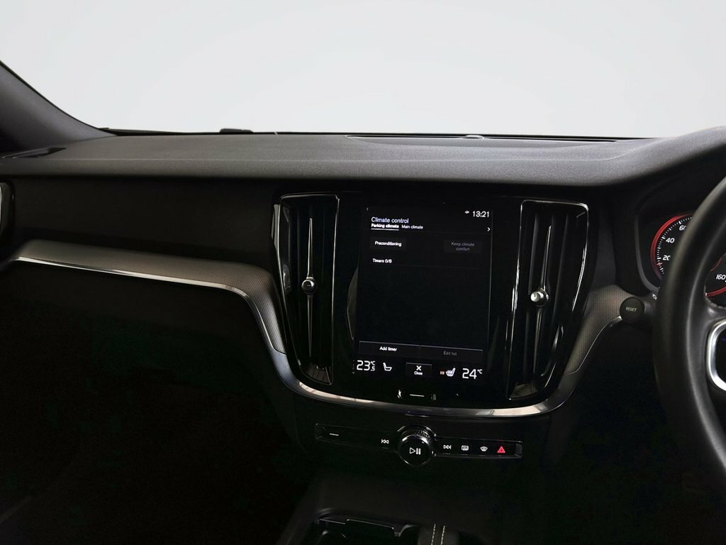 Volvo V60 D4 R-design Plus White #20