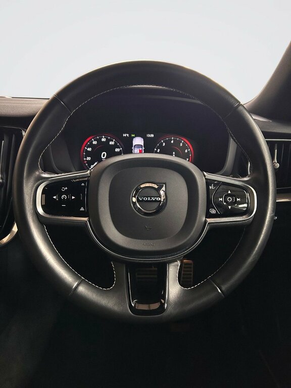 Volvo V60 D4 R-design Plus White #14
