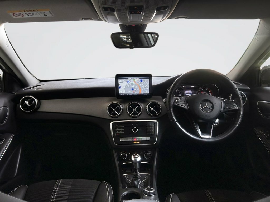 Mercedes-Benz GLA Class 1.6L Urban Edition FL19LDZ Silver #3