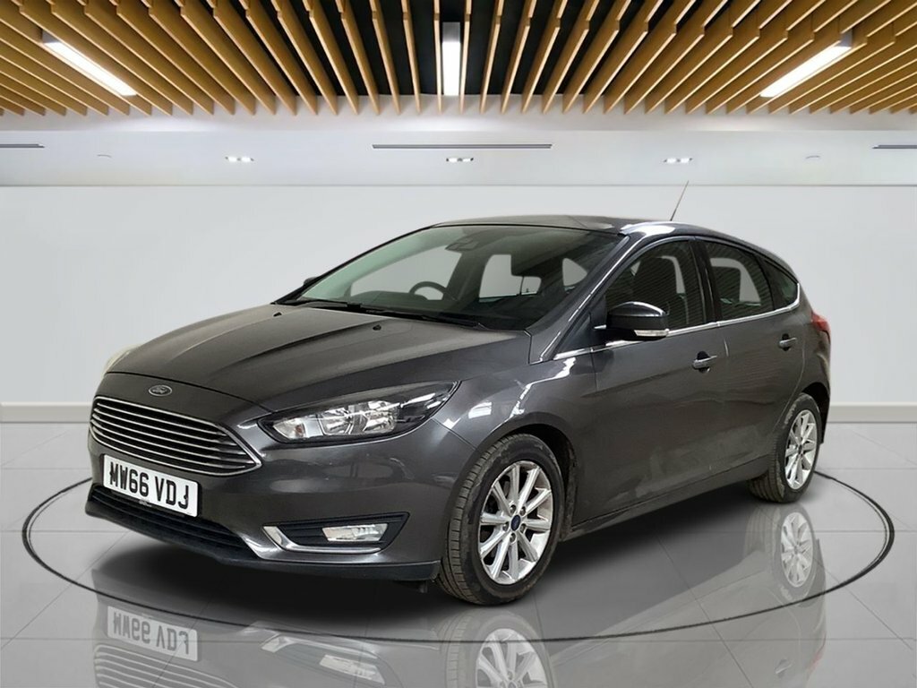 Ford Focus Hatchback MW66VDJ Grey #4