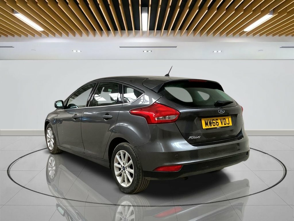 Ford Focus Hatchback MW66VDJ Grey #6