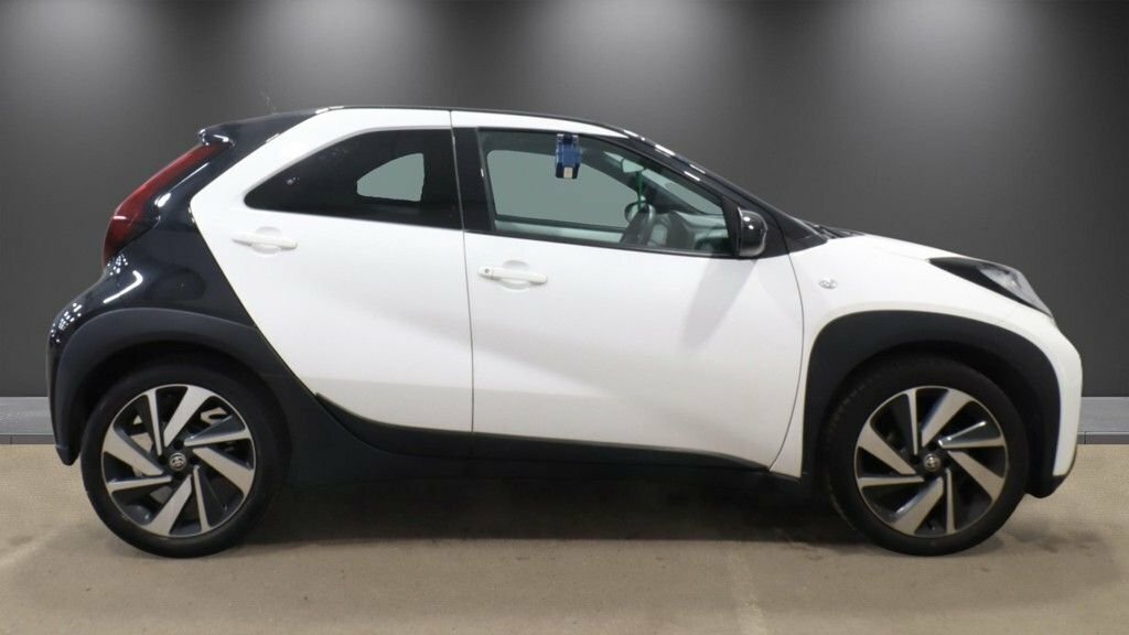 Toyota Aygo X 1L Edge White #4