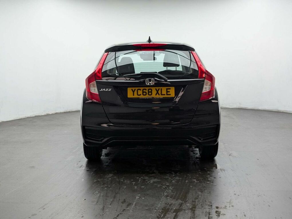 Honda Jazz 1.3 Jazz Se Navi I-vtec Cvt YC68XLE Black #5