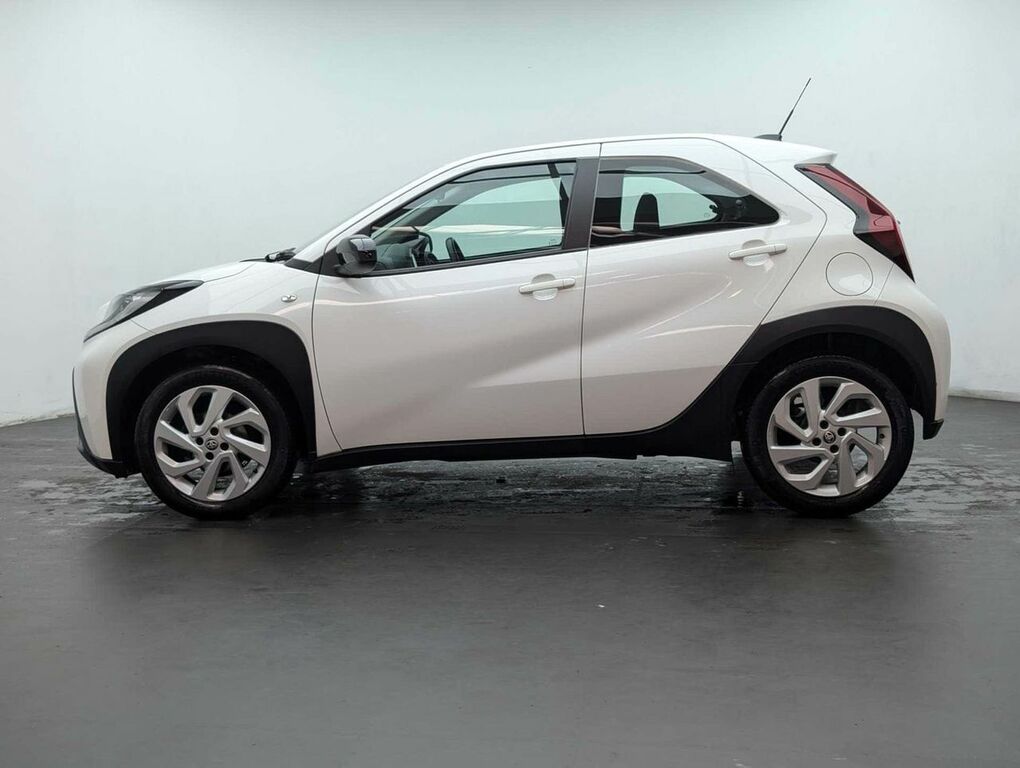 Toyota Aygo X 1.0 Aygo X Pure Vvt-i EO73WXN White #5