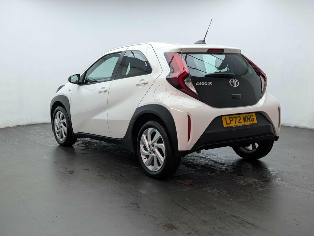 Toyota Aygo X 1L Pure LP72WNG White #6