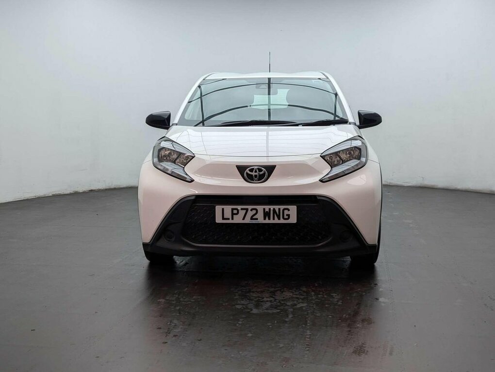 Toyota Aygo X 1L Pure LP72WNG White #3