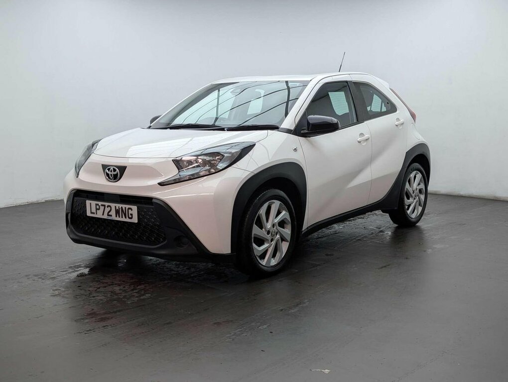 Toyota Aygo X 1L Pure LP72WNG White #4