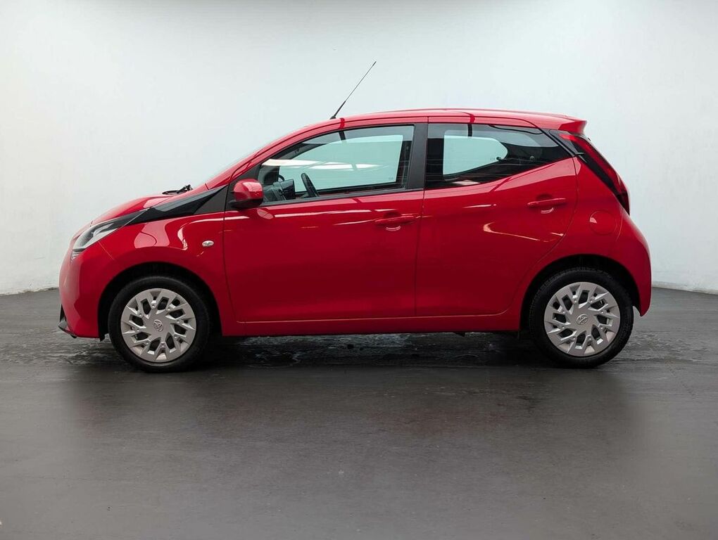Toyota Aygo X 1.0 Aygo X-play Tss Vvt-i Red #5