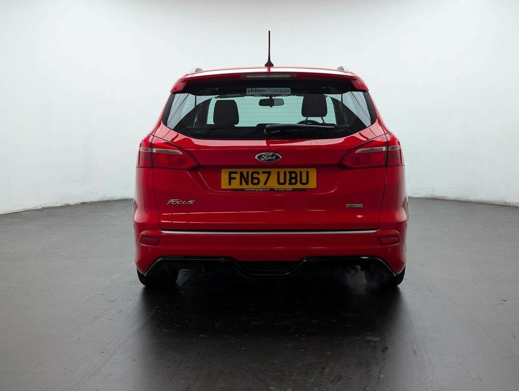 Ford Focus 1.5 Focus St-line FN67UBU Red #4