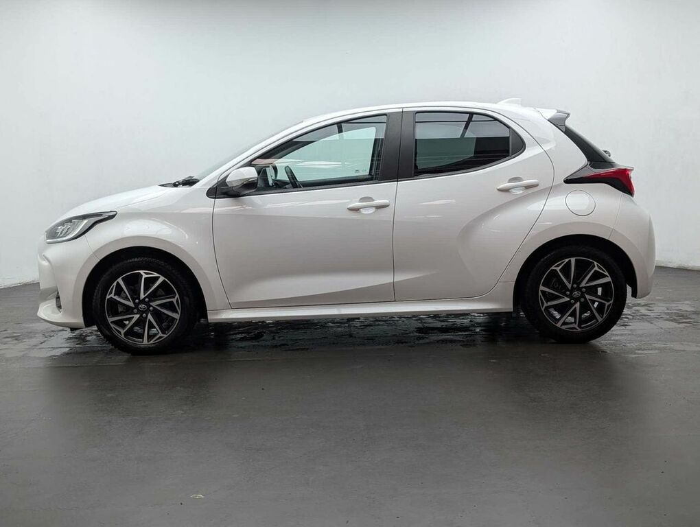 Toyota Yaris 1.5 Yaris Design Hev Cvt FD22BWM White #5