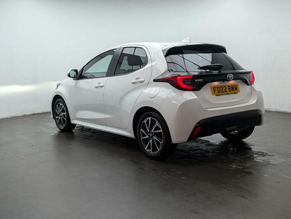 Toyota Yaris 1.5 Yaris Design Hev Cvt FD22BWM White #6
