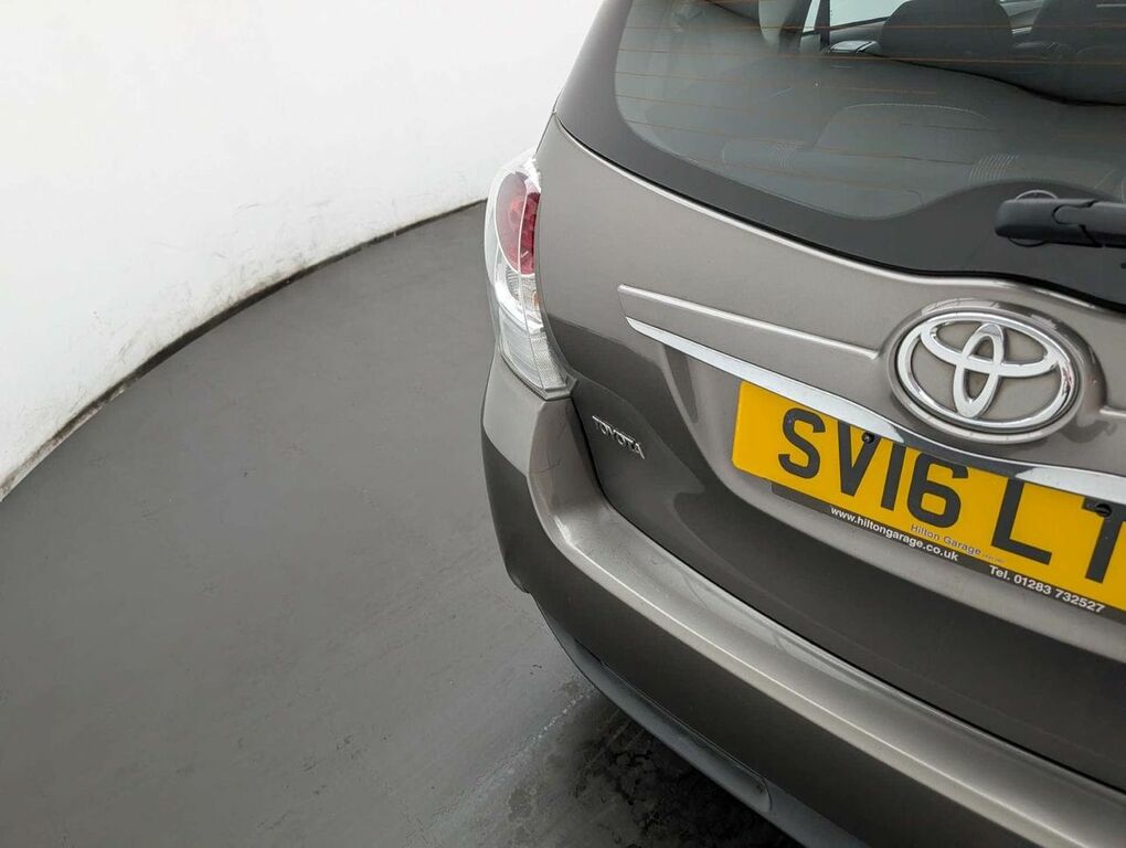 Toyota Verso D-4d Icon #12