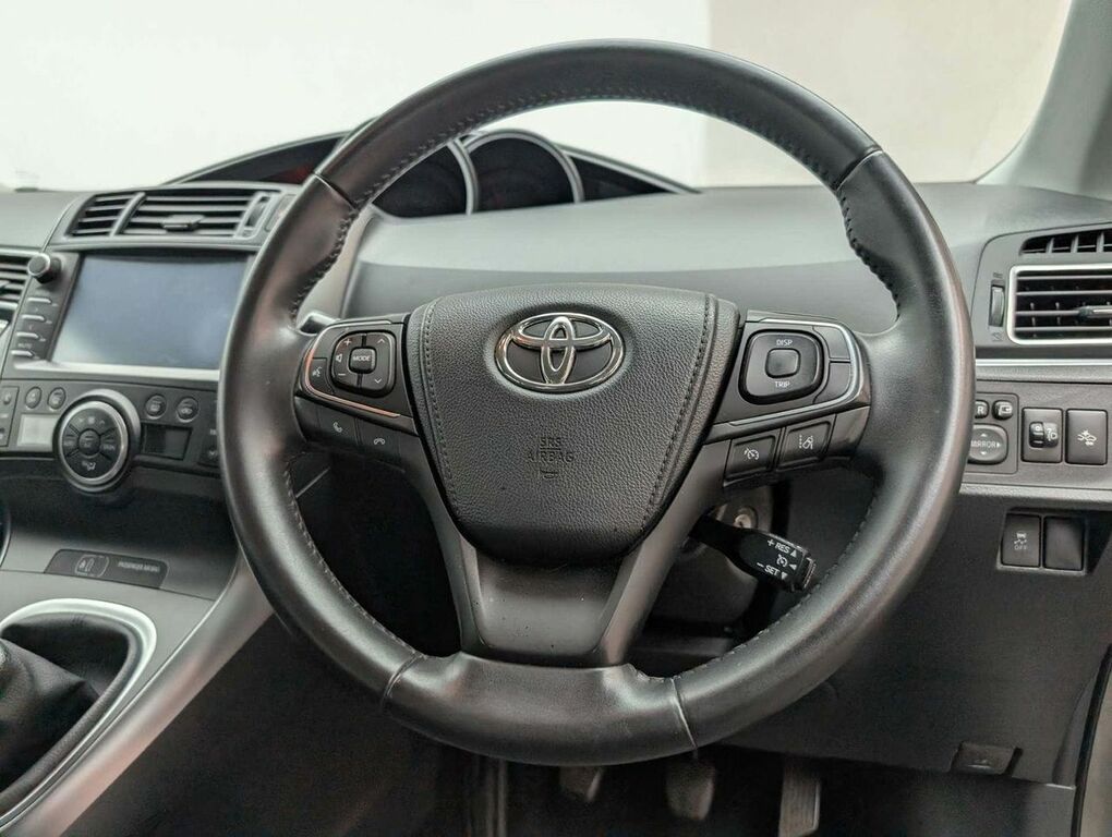 Toyota Verso D-4d Icon #24