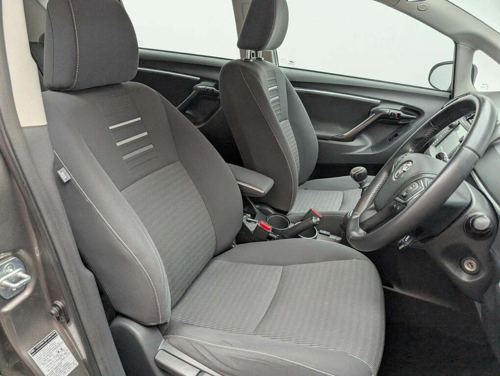 Toyota Verso D-4d Icon #27