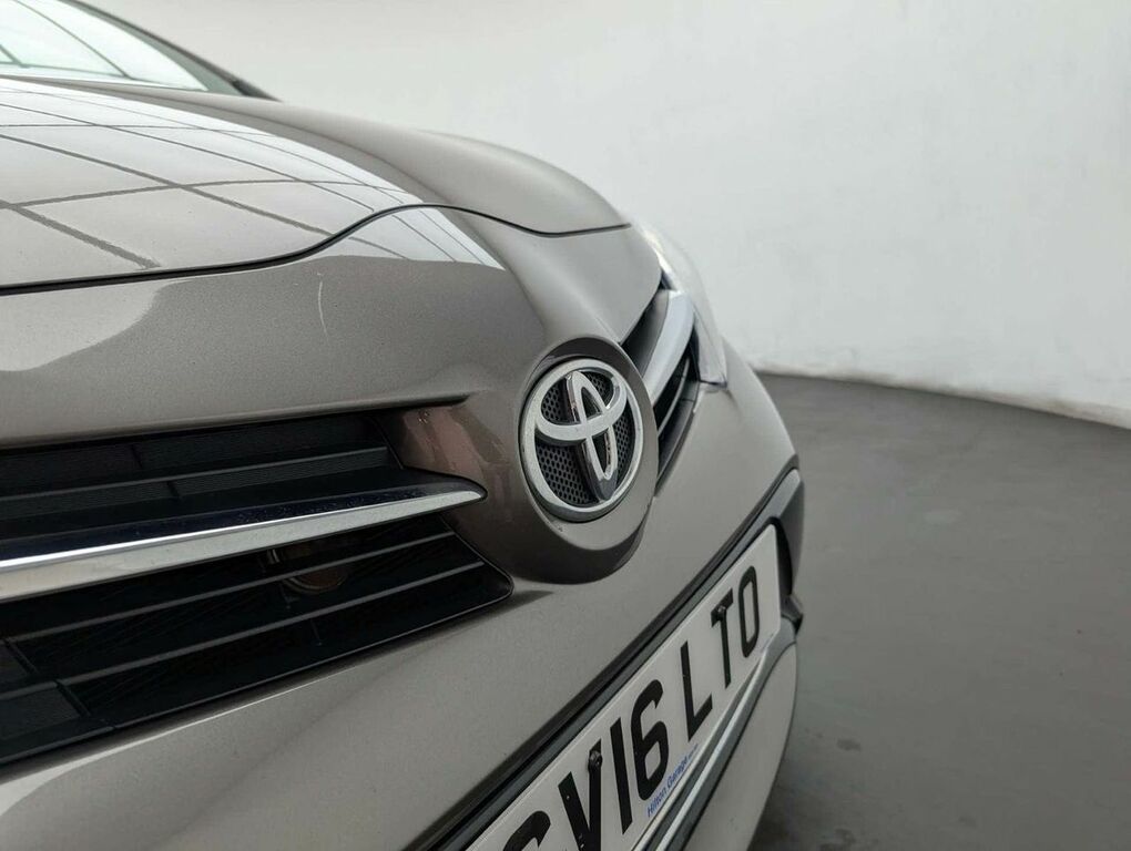 Toyota Verso D-4d Icon #13