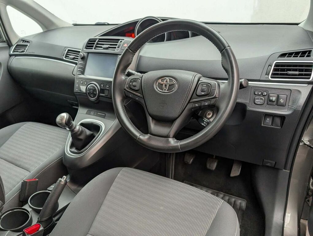 Toyota Verso D-4d Icon #23