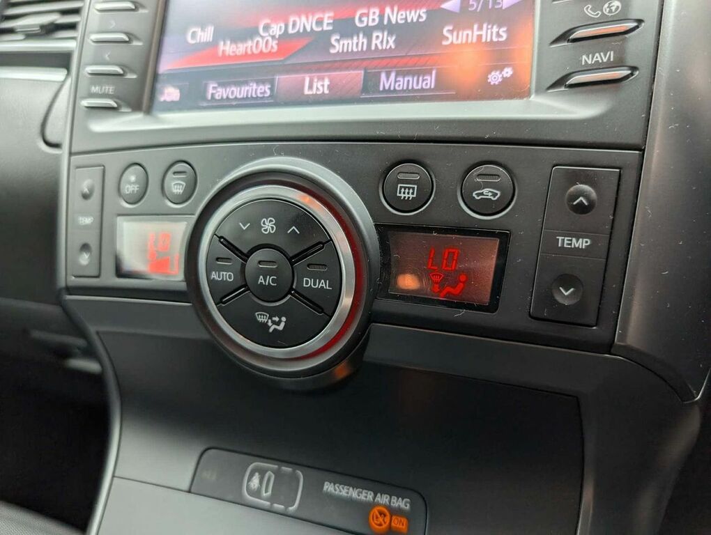 Toyota Verso D-4d Icon #14