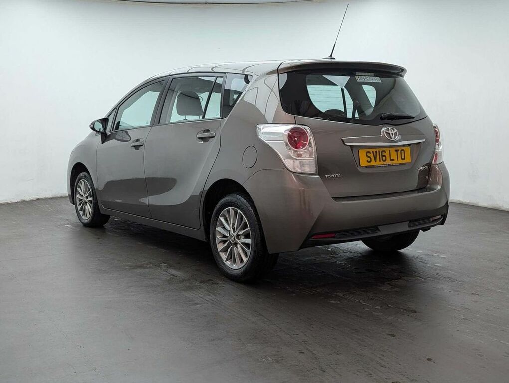 Toyota Verso 1.6 Verso Icon Tss Valvematic Brown #6