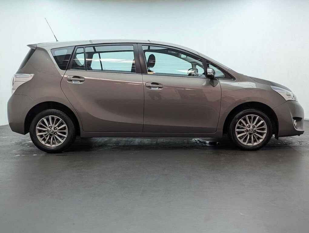 Toyota Verso D-4d Icon #9
