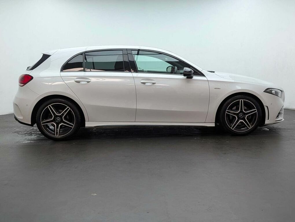 Mercedes-Benz A Class 1.3 A 180 Amg Line Edition Executive WX72XDN White #6