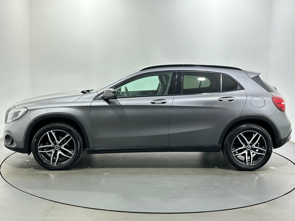 Mercedes-Benz GLA Class 1.6L Urban Edition YN19XPO Grey #4