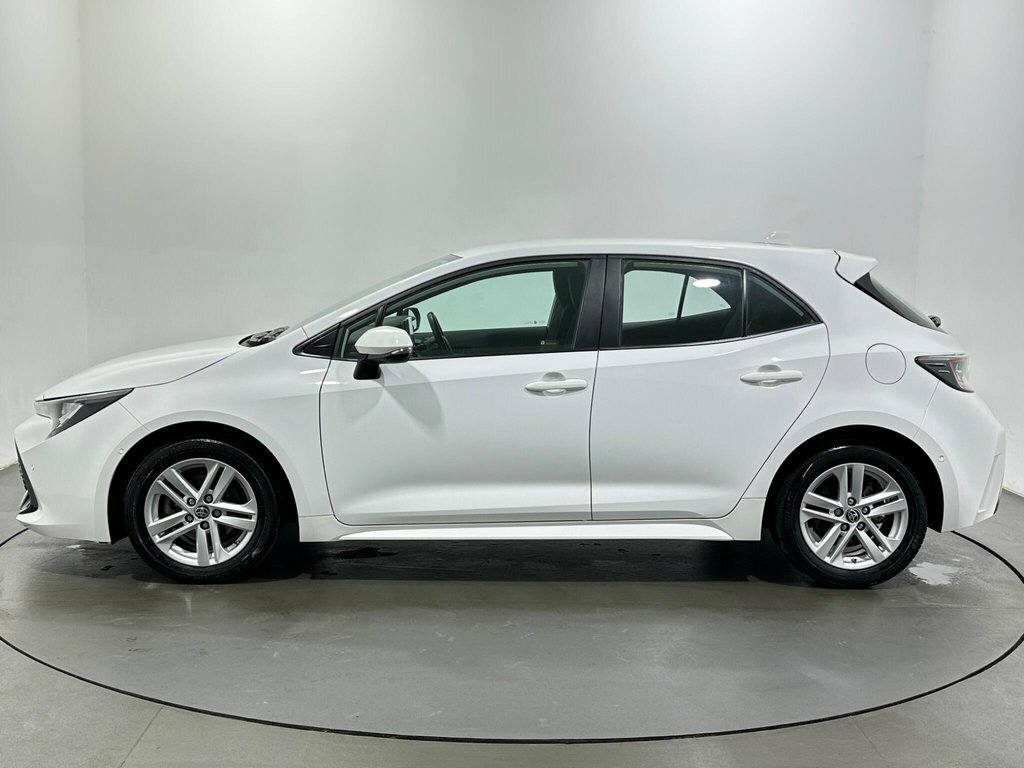 Toyota Corolla 1.8L Icon Tech GV22DFL White #4