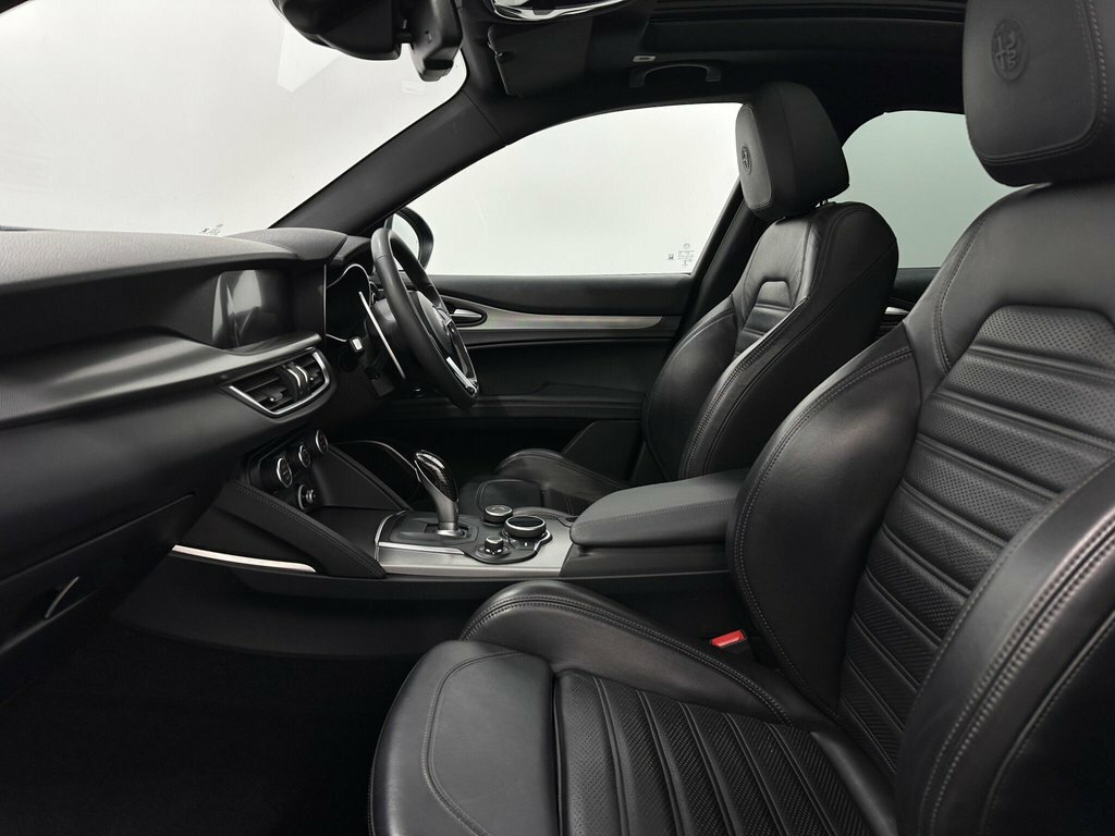 Alfa Romeo Stelvio Speciale Red #32