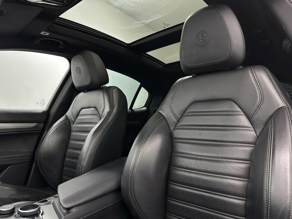 Alfa Romeo Stelvio Speciale Red #33