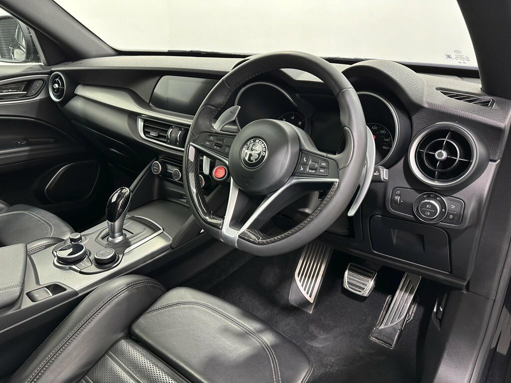 Alfa Romeo Stelvio Speciale Red #9