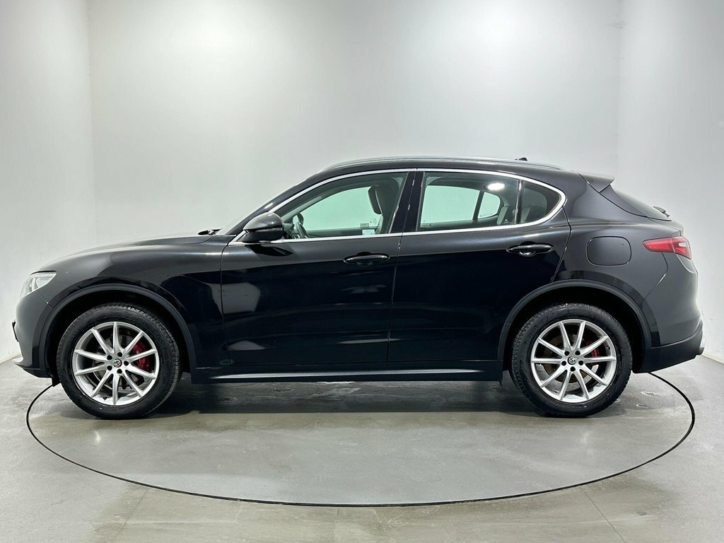 Alfa Romeo Stelvio 2L Speciale Black #4