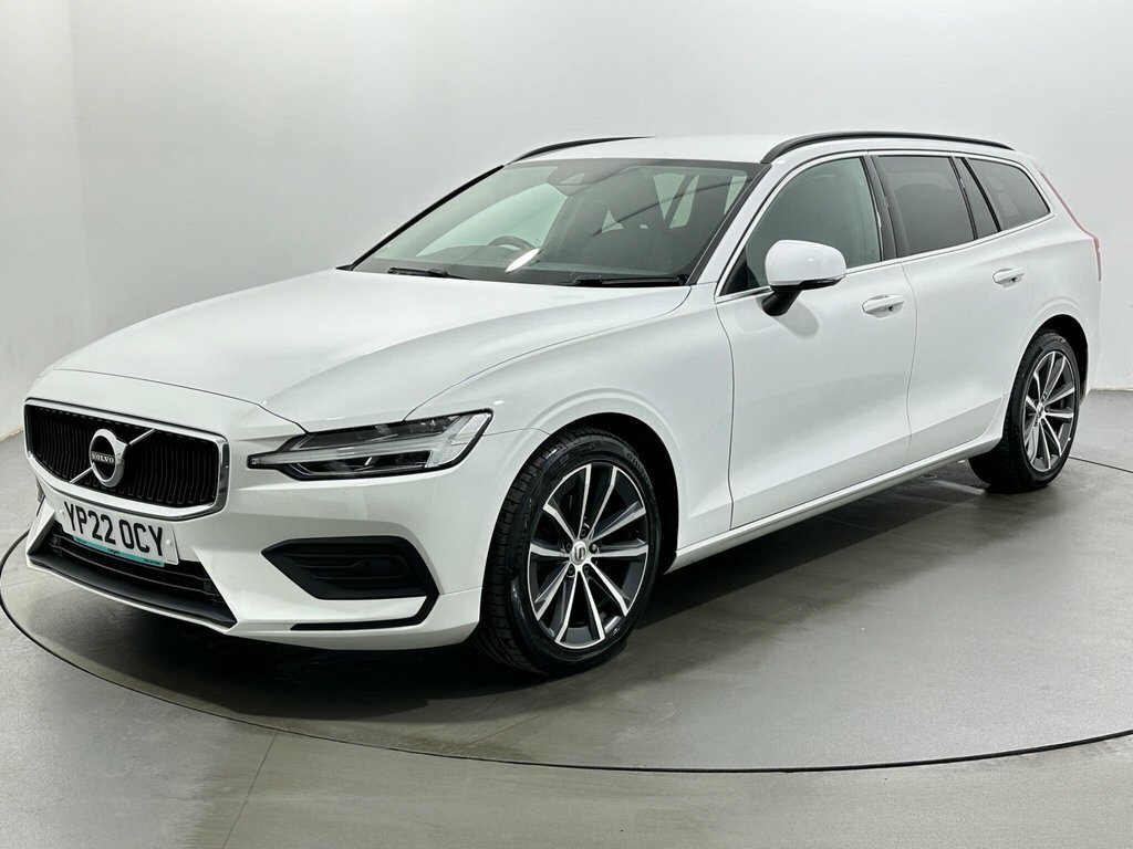Volvo V60 2L Momentum White #3