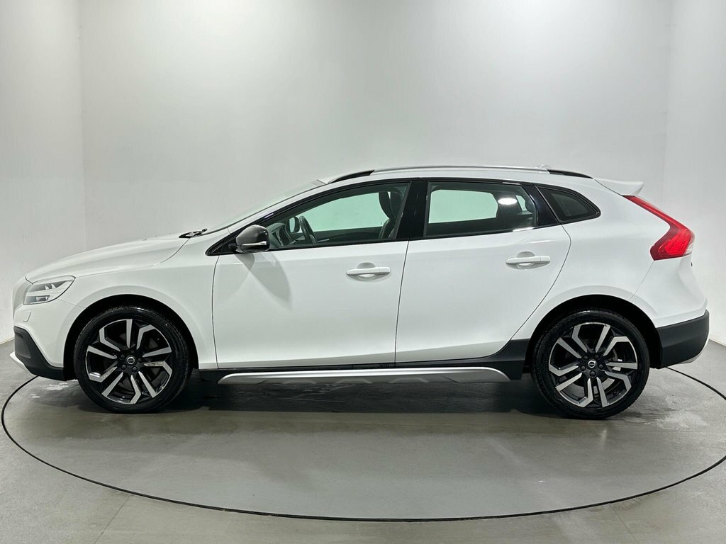 Volvo V40 Cross Country 1.5L Edition White #4