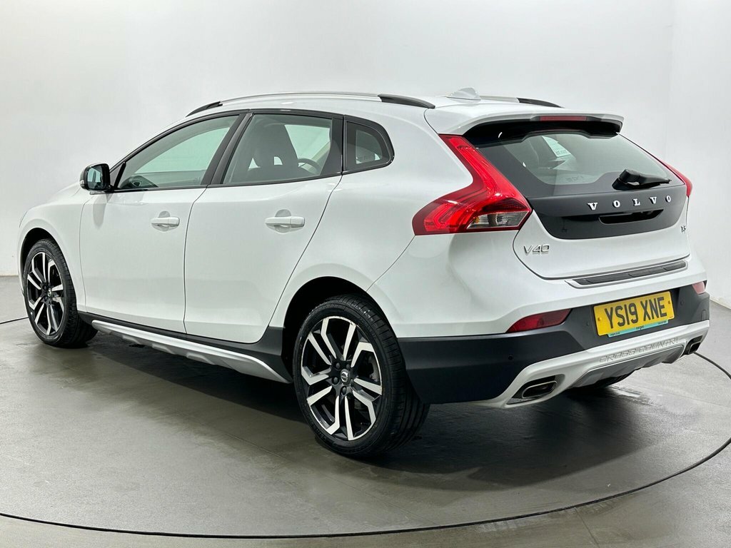 Volvo V40 Cross Country 1.5L Edition White #5