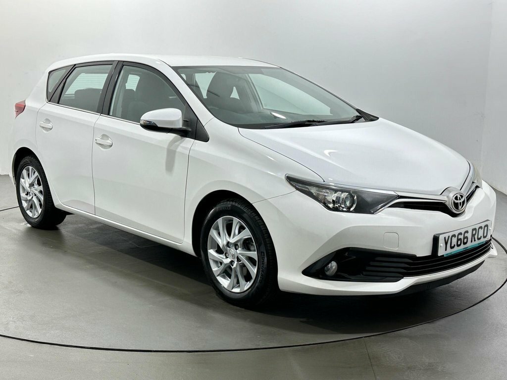 Toyota Auris 1.2L Icon White
