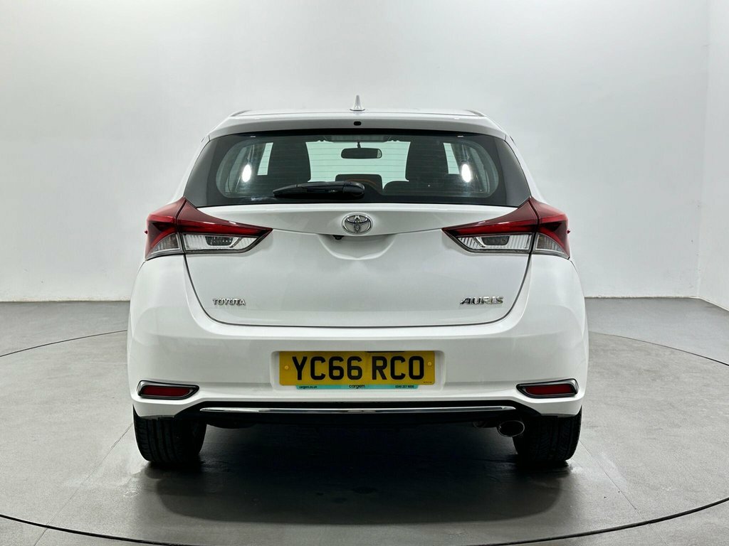 Toyota Auris 1.2L Icon White #6