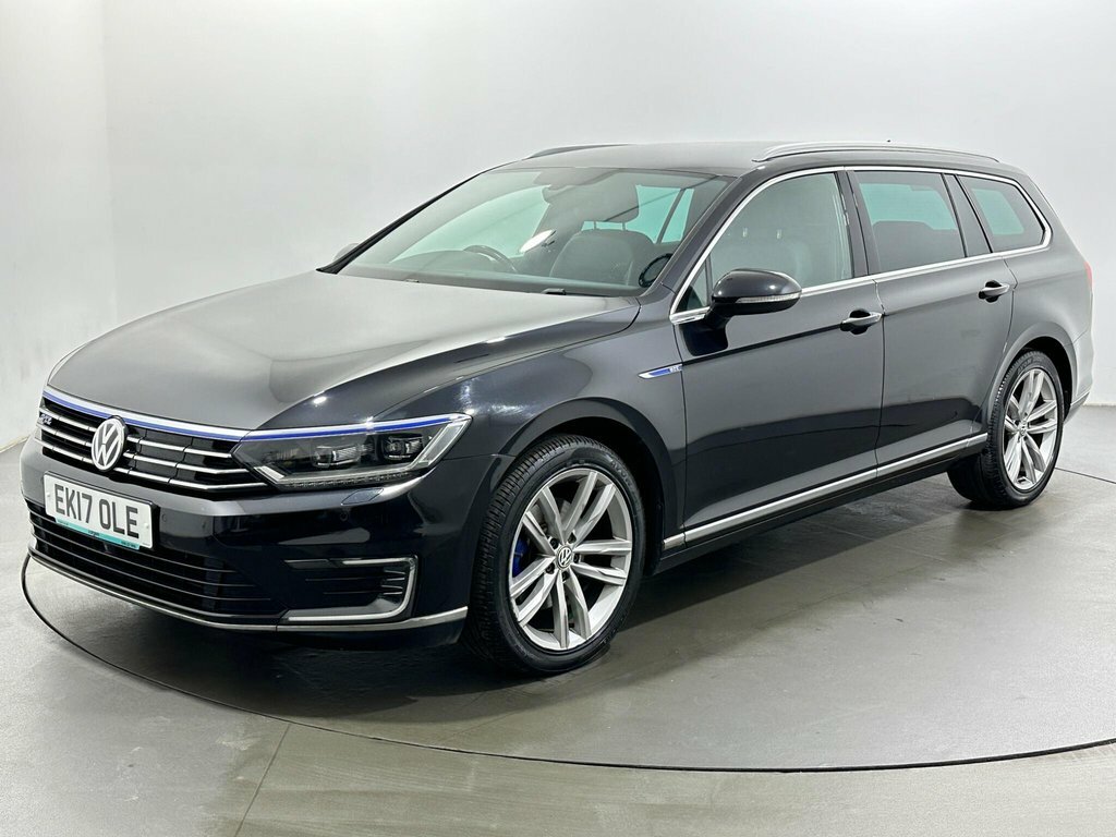 Volkswagen Passat 1.4L Gte Black #3