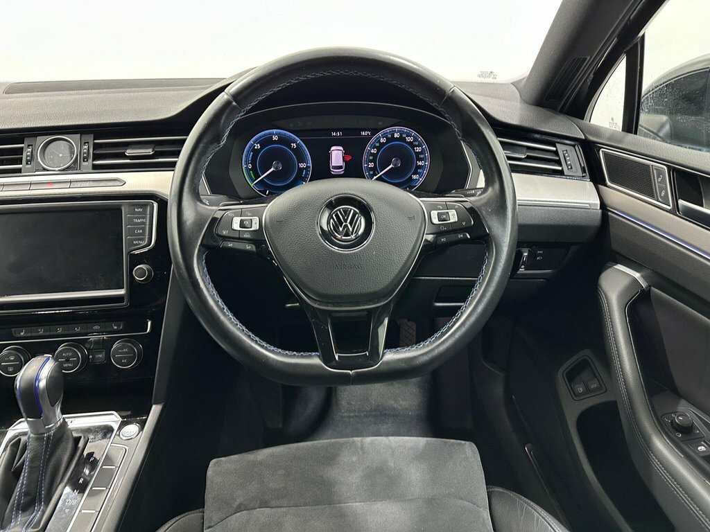 Volkswagen Passat 2.0 Tdi Se Business White #10