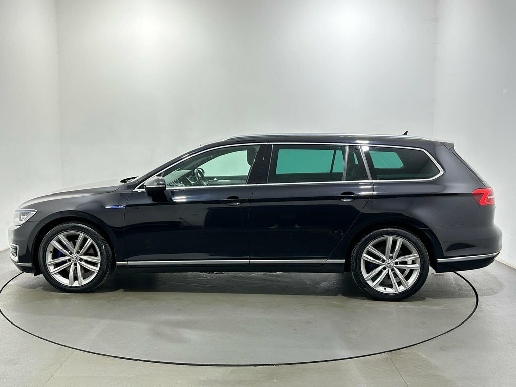 Volkswagen Passat 1.4L Gte Black #4