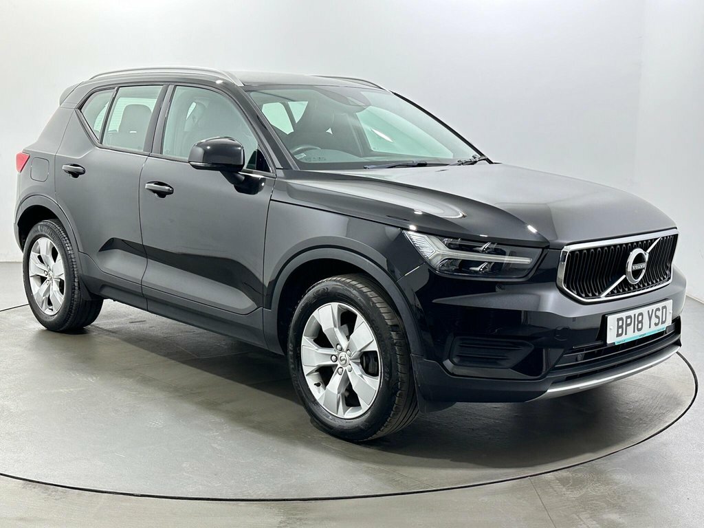 Volvo XC40 2L Momentum Black