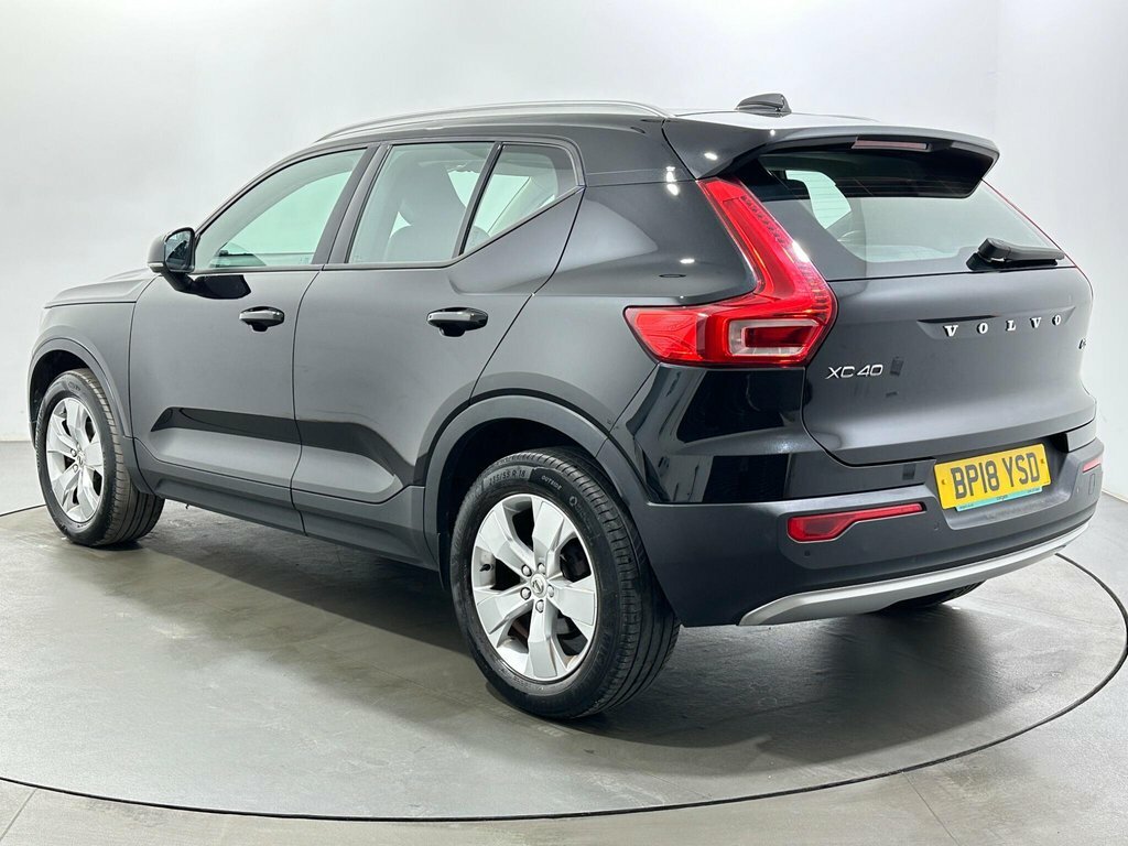 Volvo XC40 2L Momentum Black #5