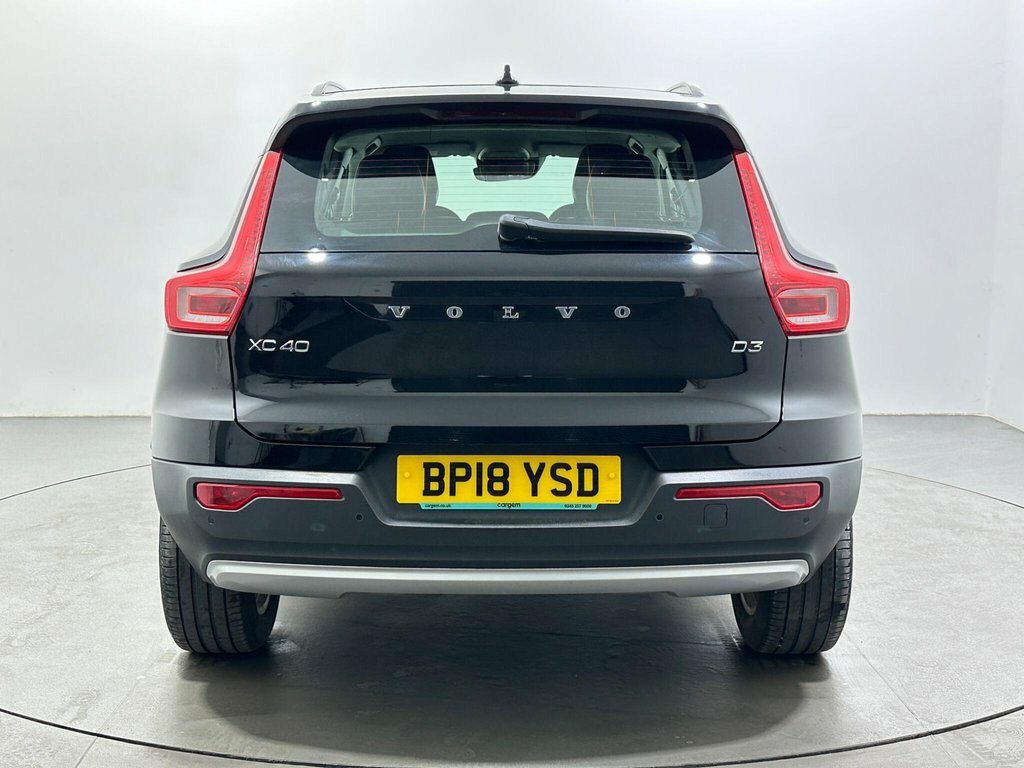 Volvo XC40 2L Momentum Black #6
