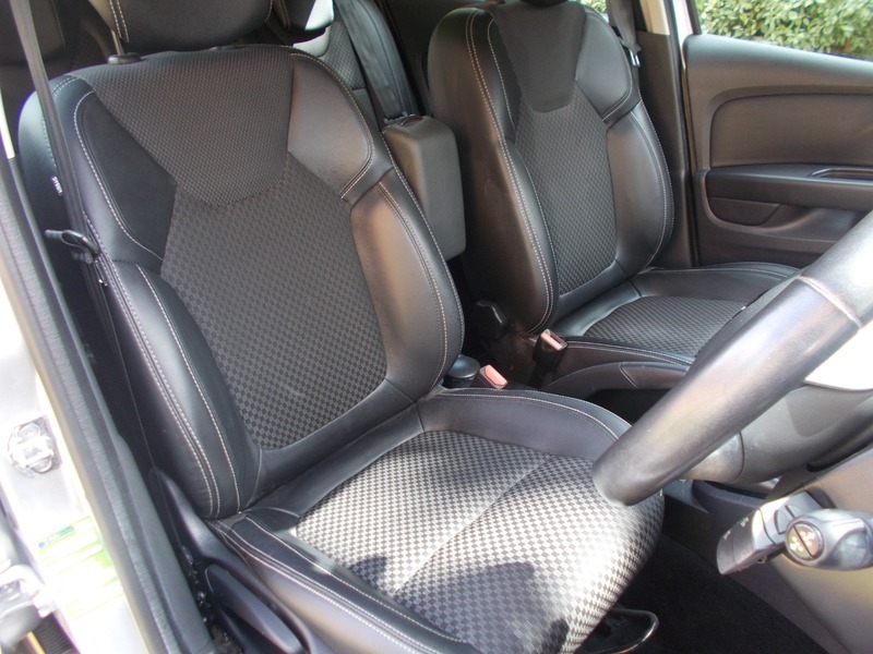 Renault Clio Renault Clio 0.9 Tce 75 Iconic Blue #9