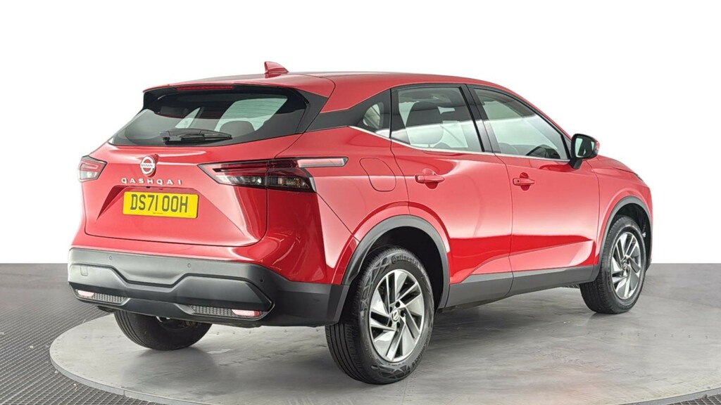 Nissan Qashqai 1.3 Dig-t Mhev Acenta Premium Suv Hybri DS71OOH Red #4