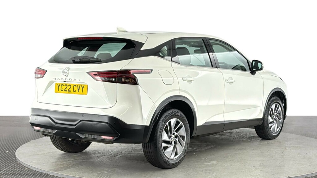 Nissan Qashqai 1.3 Dig-t Mhev Acenta Premium Suv Hybri YC22CVY White #4